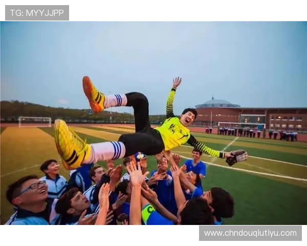 斗球小子:足球少年们的成长历程展现坚持梦想与团队合作的重要意义与感人瞬间 斗球小子:足球少年们的成长历程展现坚持梦想与团队合作的重要意义与感人瞬间